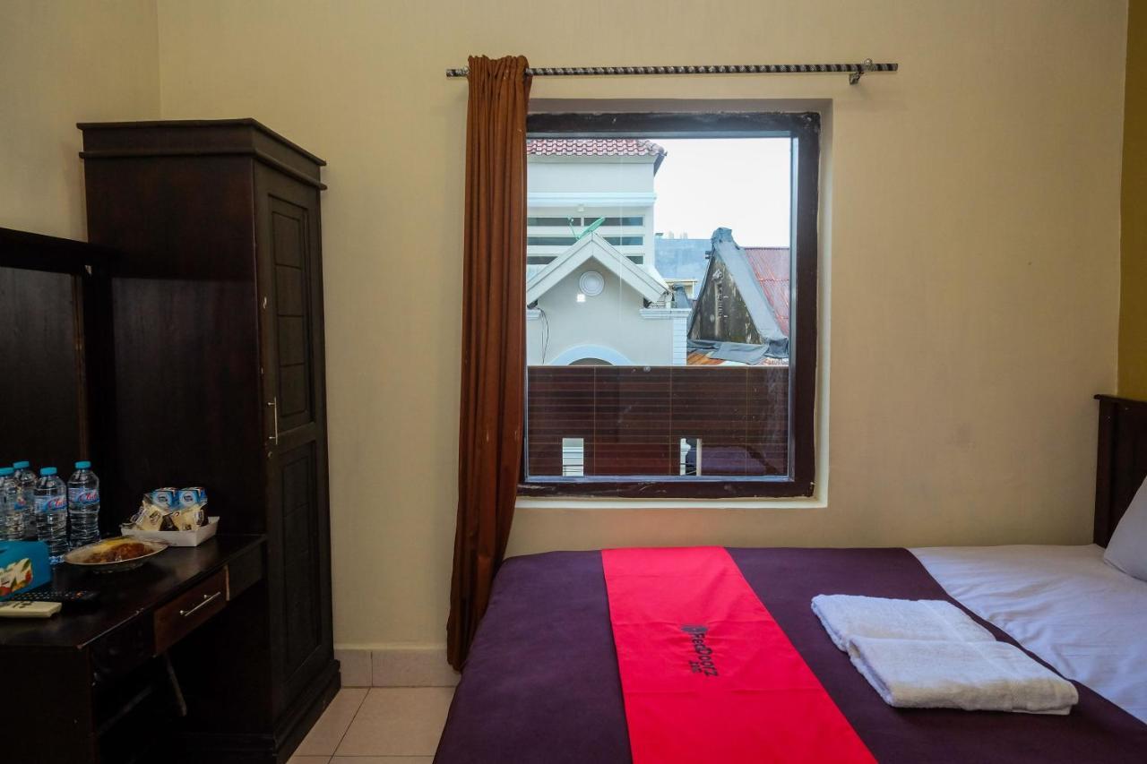 Reddoorz At Hotel Rich Parepare Near Pantai Mattirotasi Exterior photo