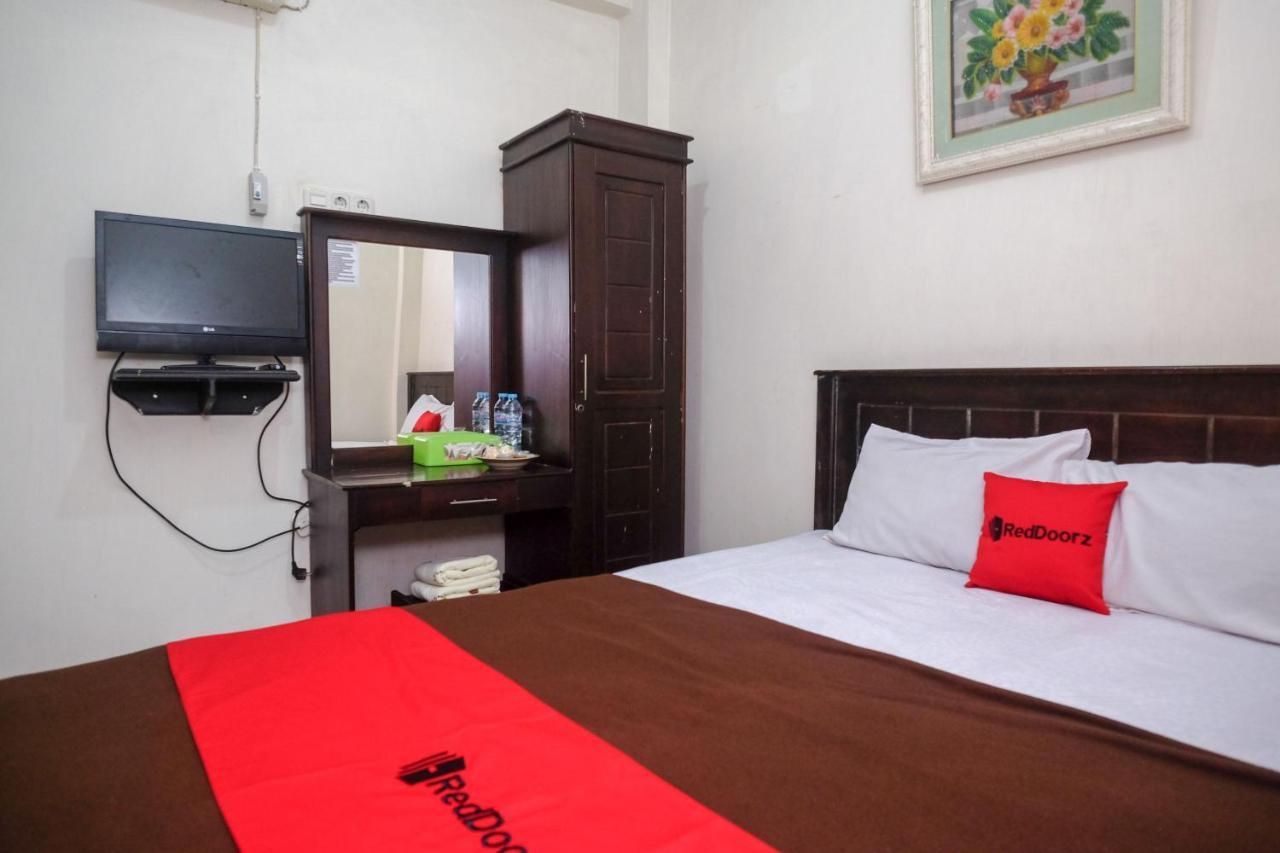Reddoorz At Hotel Rich Parepare Near Pantai Mattirotasi Exterior photo