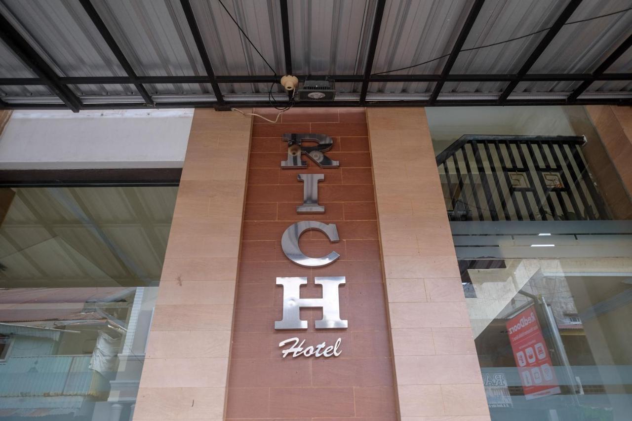 Reddoorz At Hotel Rich Parepare Near Pantai Mattirotasi Exterior photo